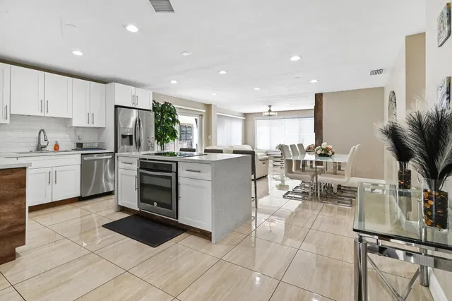 Residence photo 6