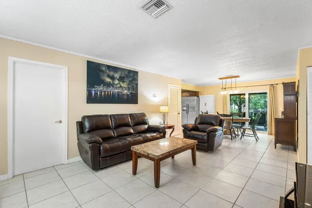 Residence photo 2