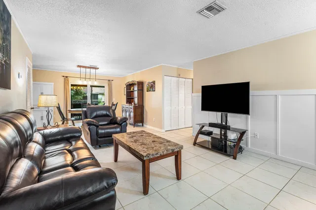 Residence photo 3