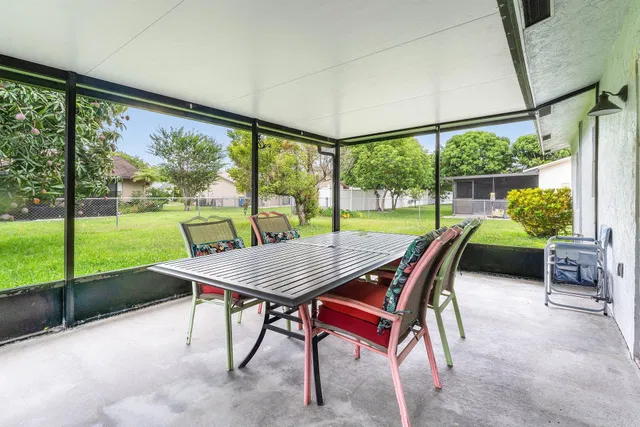 Residence photo 16