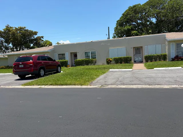 Unit 399 photo 3