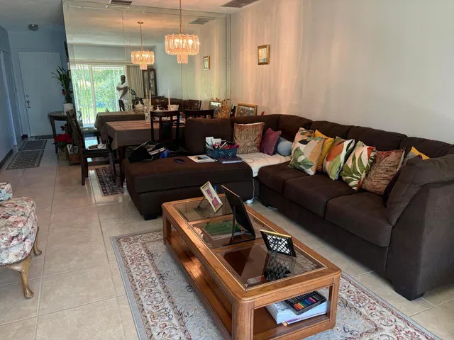 Unit 399 photo 8
