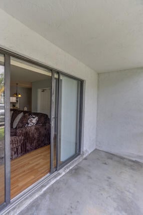 Unit E1 photo 17