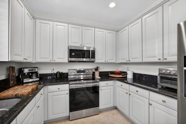 Canterbury Place Residence photo 19