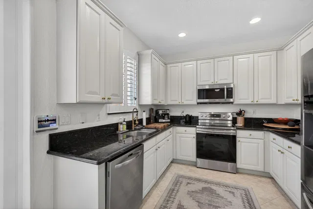 Canterbury Place Residence photo 20