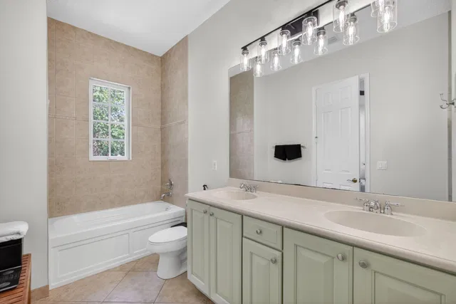 Canterbury Place Residence photo 43