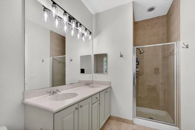 Canterbury Place Residence photo 44