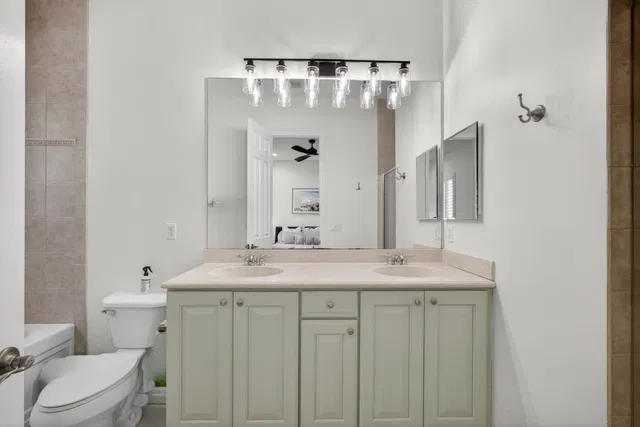 Canterbury Place Residence photo 45