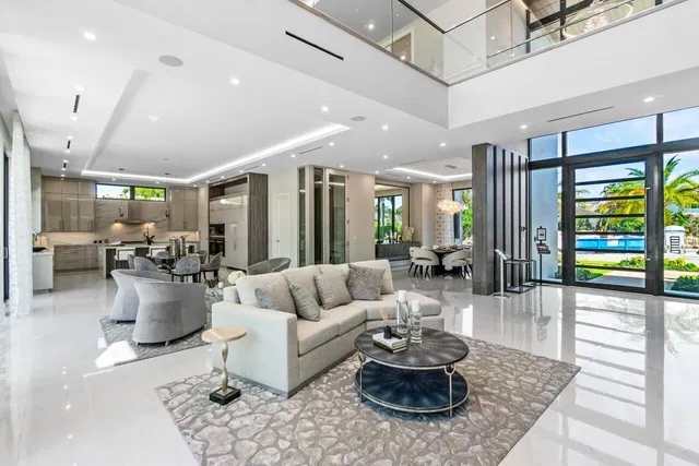 Royal Palm Yacht and Country Club Residence photo 10