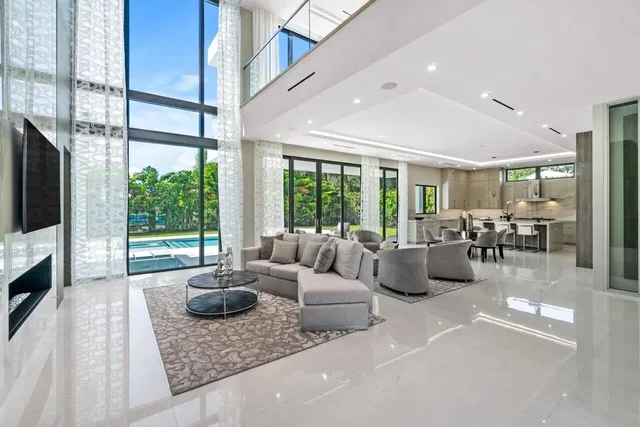 Royal Palm Yacht and Country Club Residence photo 11