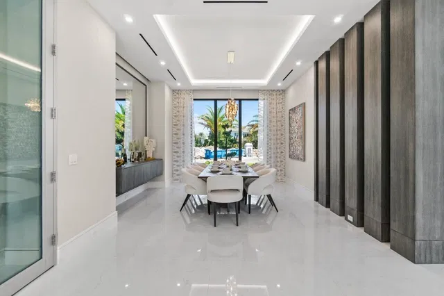 Royal Palm Yacht and Country Club Residence photo 12