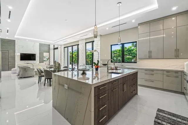 Royal Palm Yacht and Country Club Residence photo 14