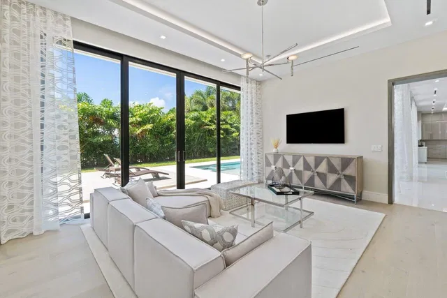 Royal Palm Yacht and Country Club Residence photo 17