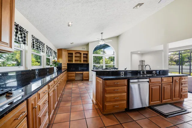 Rocky Point Residence photo 21