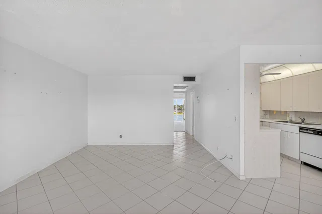  Residence photo 4