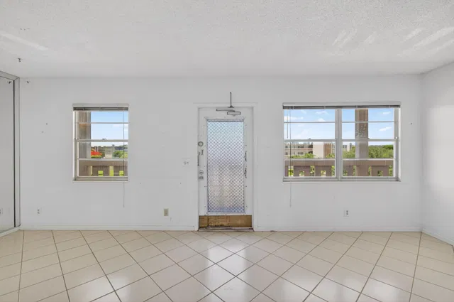  Residence photo 9