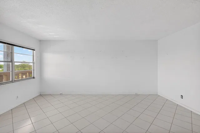  Residence photo 10