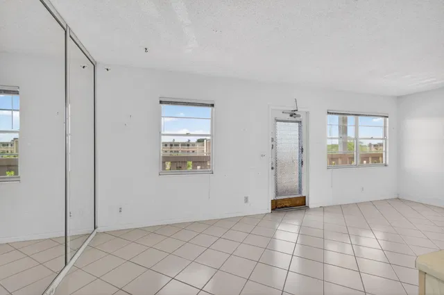  Residence photo 11