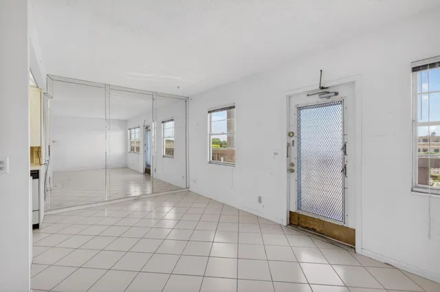  Residence photo 15