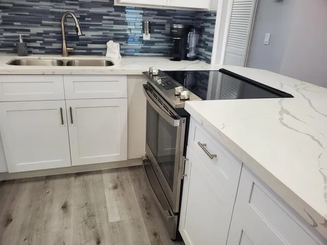  Unit 564 photo 9