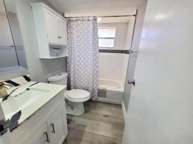  Unit 564 photo 14