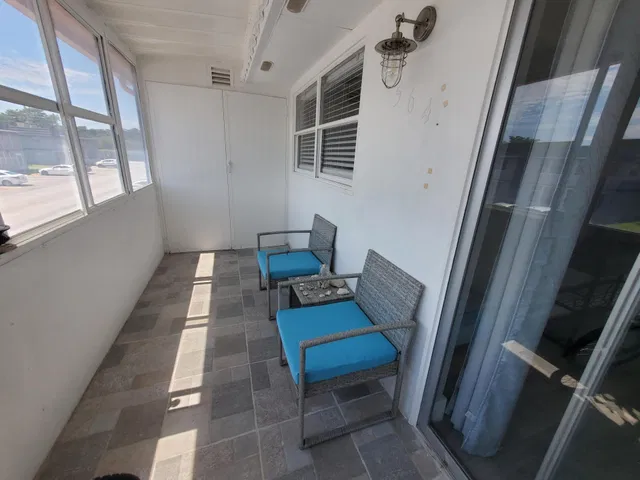  Unit 564 photo 17