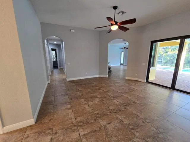 Residence photo 12