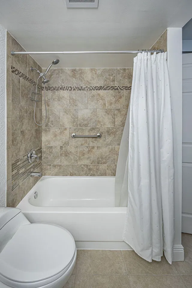 Unit B2 photo 16