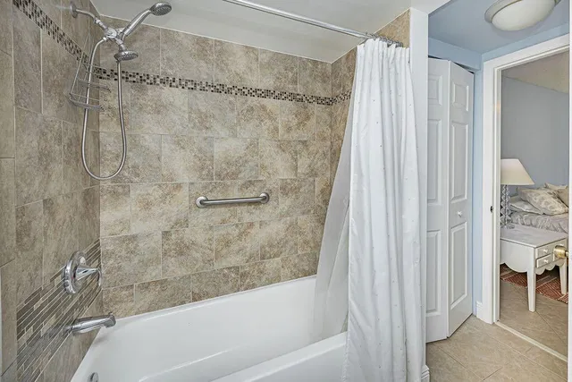 Unit B2 photo 17