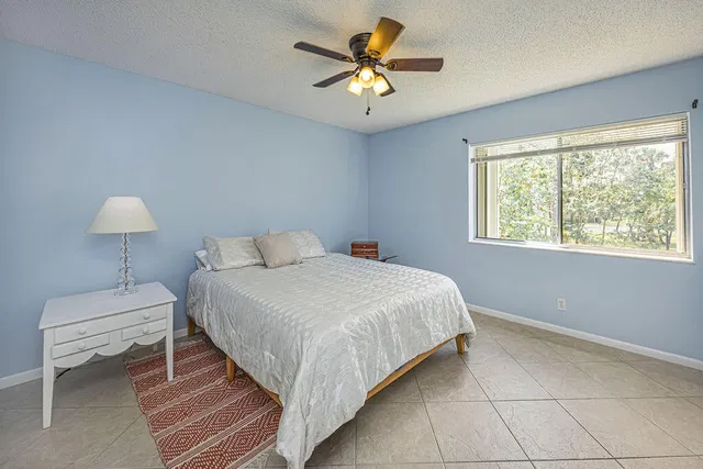 Unit B2 photo 18