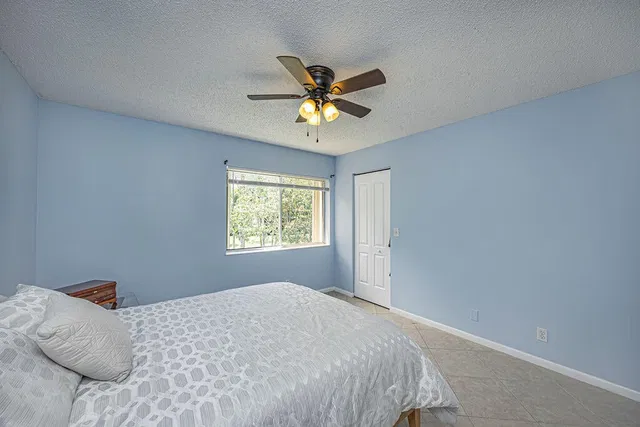 Unit B2 photo 19
