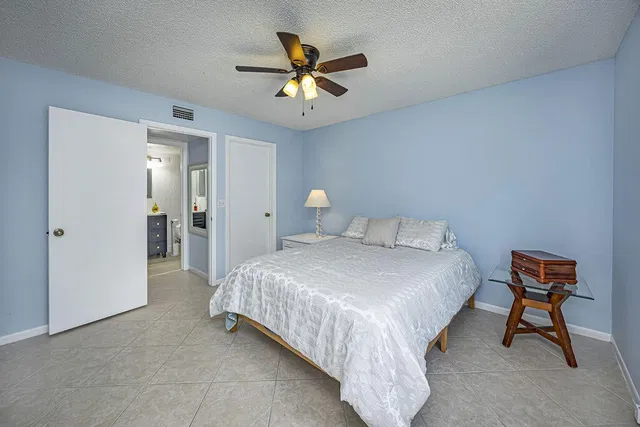 Unit B2 photo 21