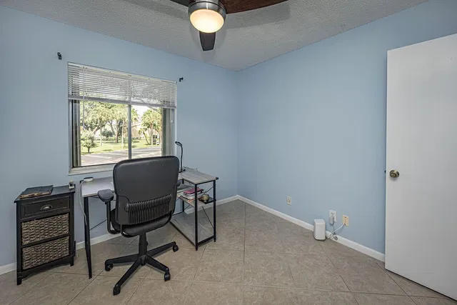 Unit B2 photo 22