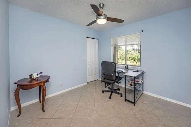Unit B2 photo 24