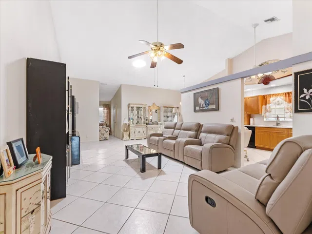 Residence photo 8