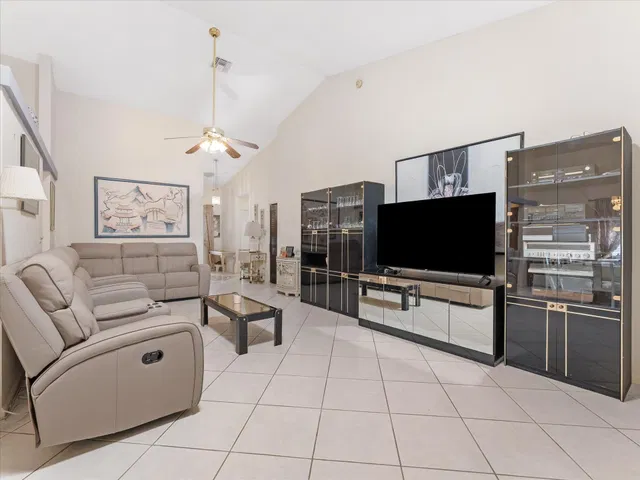 Residence photo 9