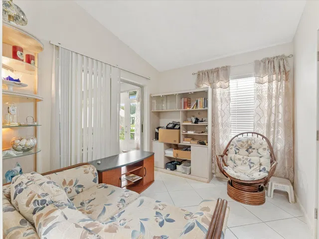 Residence photo 19