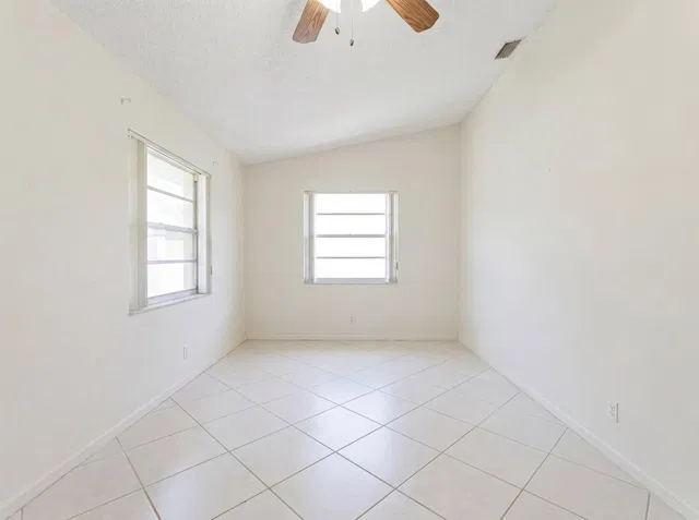 Residence photo 24