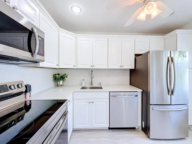 Unit 202 photo 3