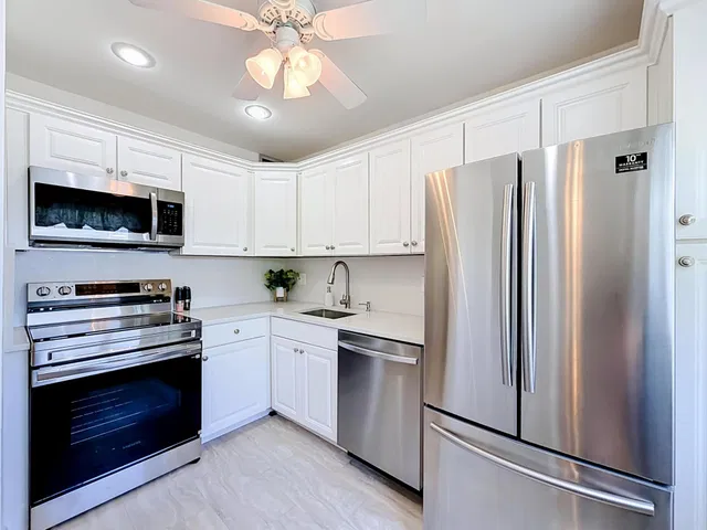 Unit 202 photo 5