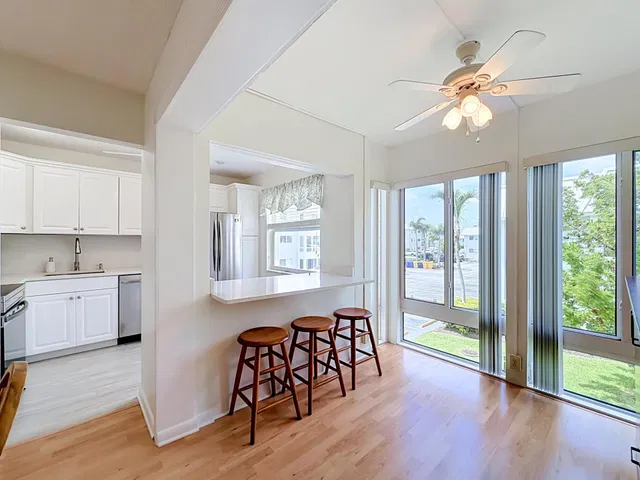 Unit 202 photo 11