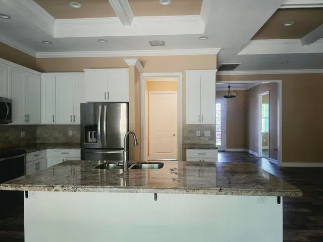 Residence photo 3