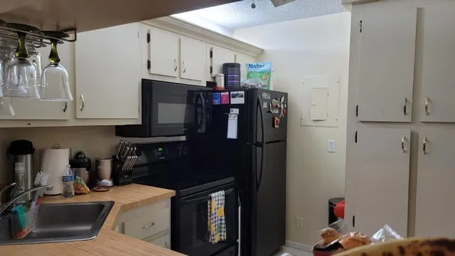 Unit B3 photo 2