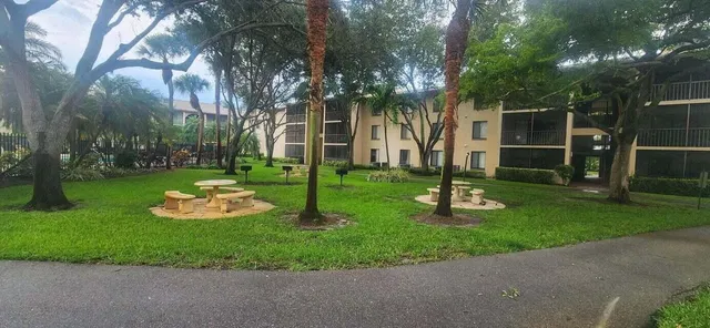 Unit B3 photo 8