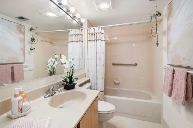 Unit 104 photo 31