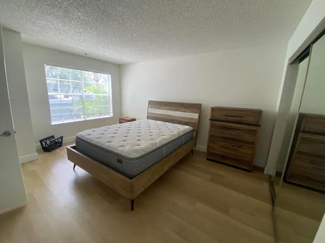 Unit H photo 12