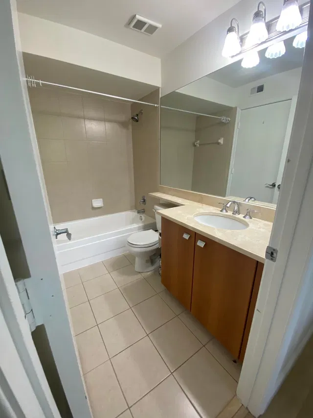 Unit H photo 14