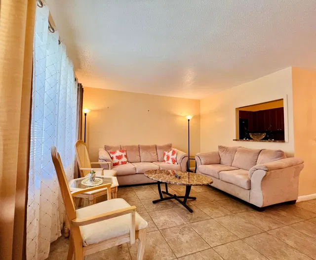Residence photo 4