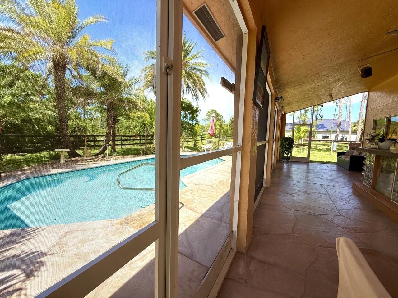 Residence photo 5