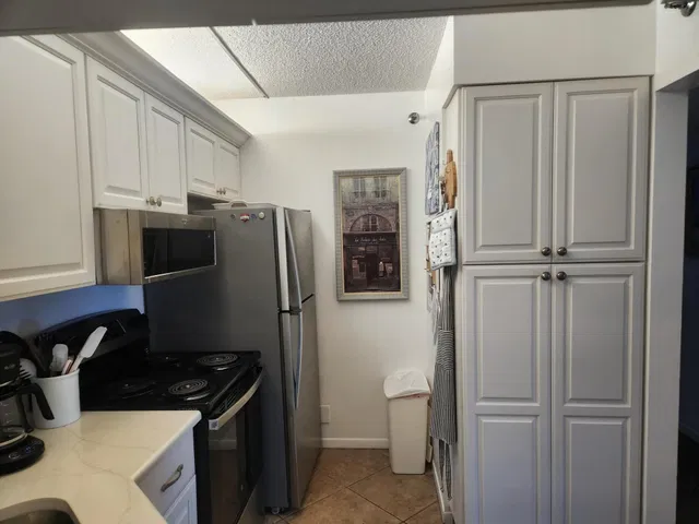 Unit E2 photo 2